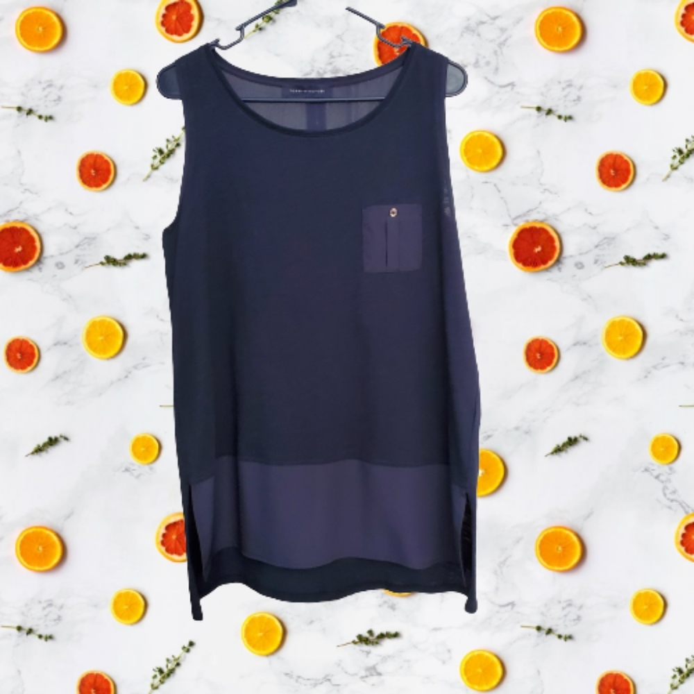 Women's Tommy Hilfiger sleeveless hi low shirt blue size medium.